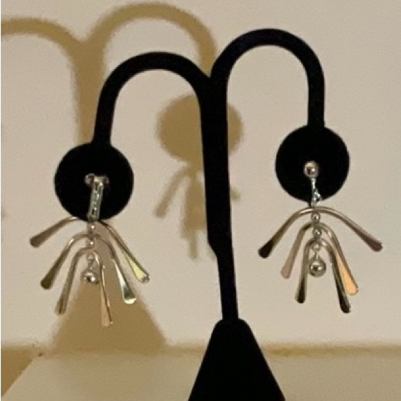 Avon Windchimes 1972 Silver Toned Metal Clip On Earrings Vintage Artistic - Picture 10 of 14